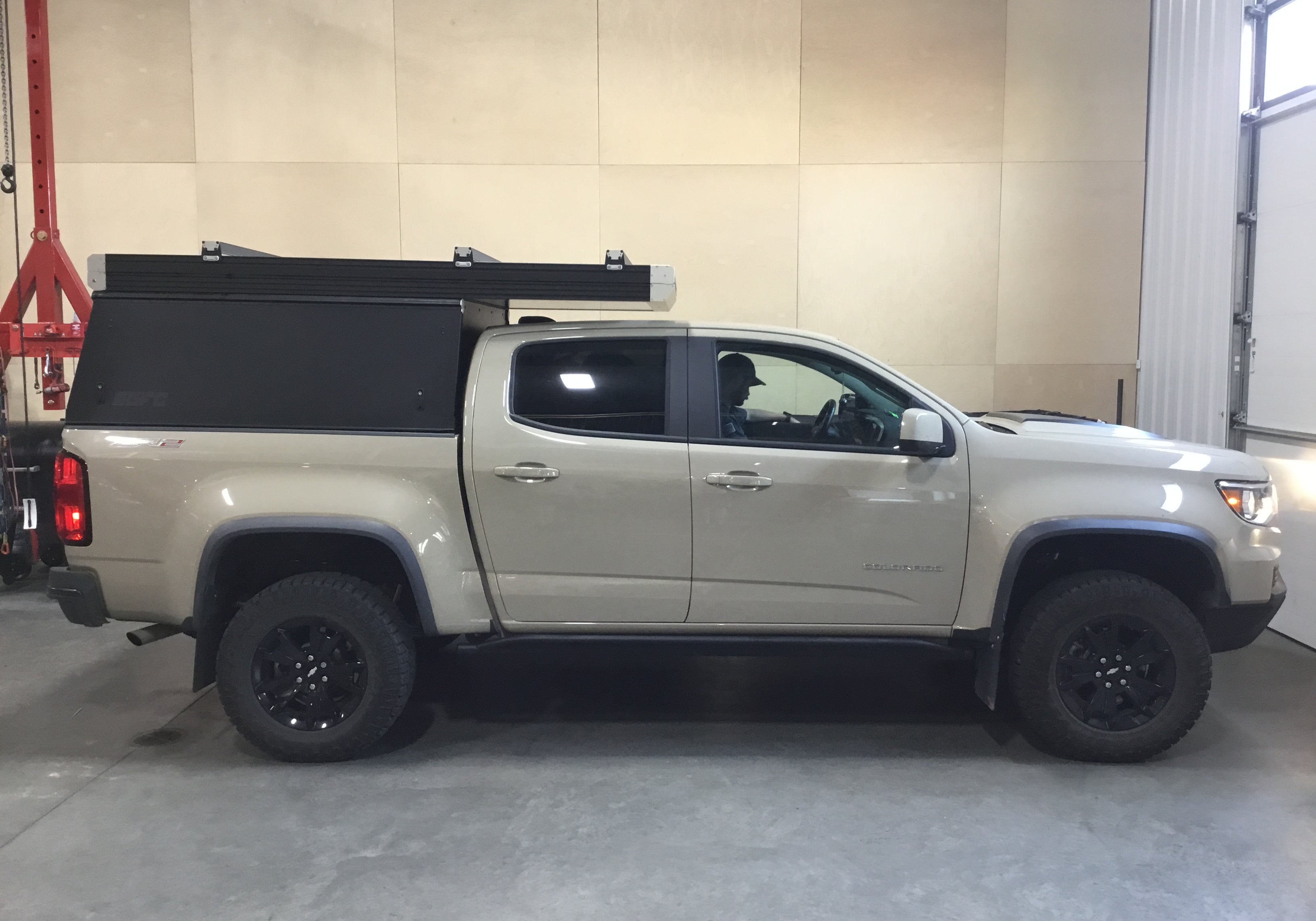 Chevrolet Colorado-1830