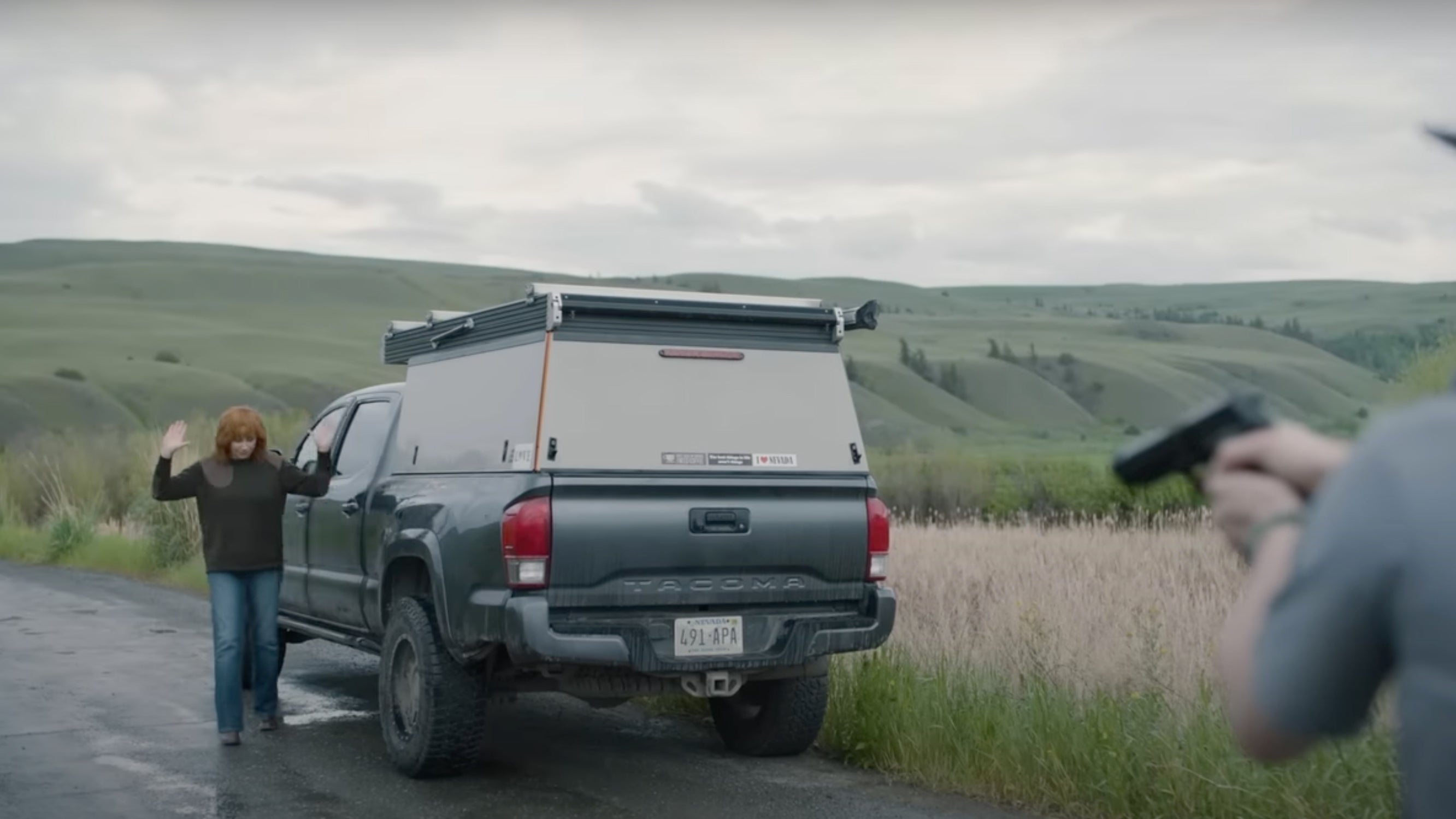 What Camper Does Reba McEntire Drive In The Hammer?
